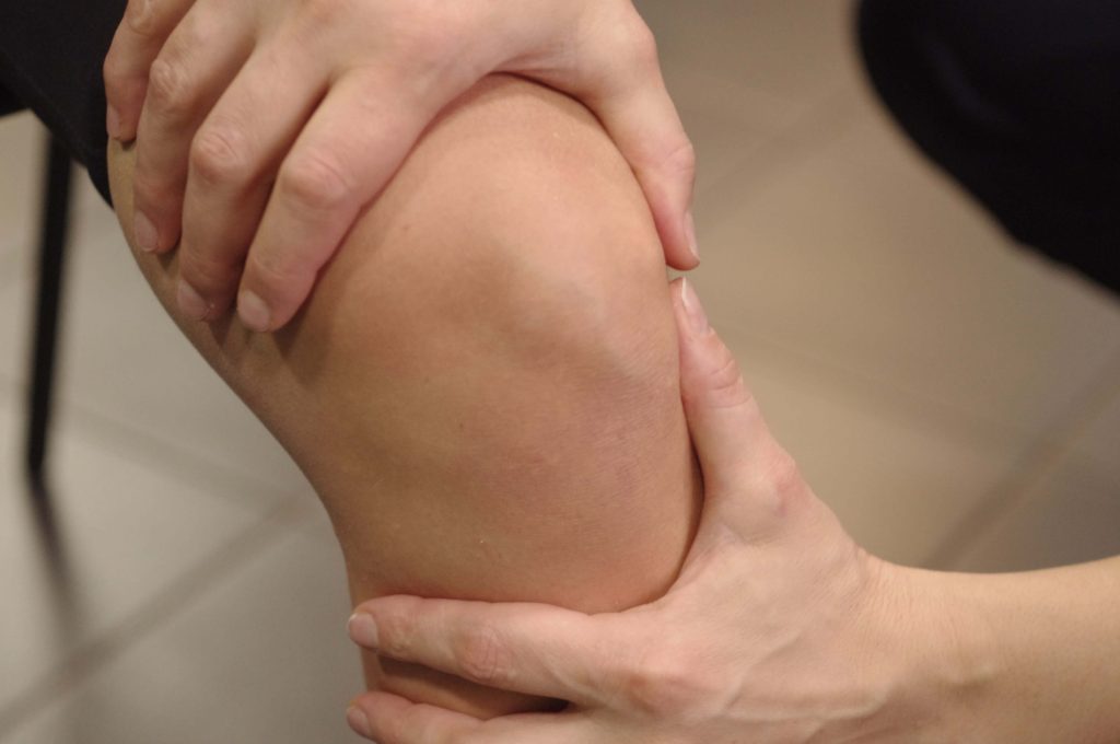 Рідина в колінному суглобі: причини 2