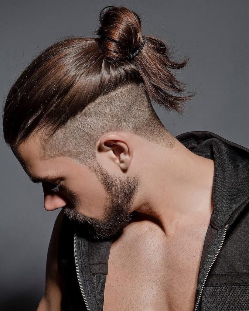 Модні чоловічі стрижки на довге волосся у 2023 році з фото